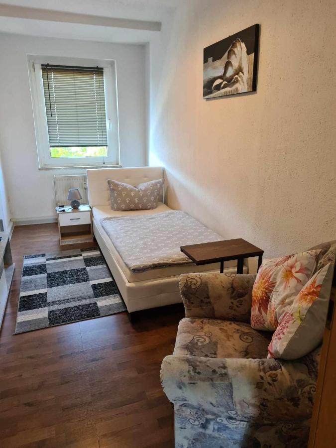 Kleine Wohnung Fuer Monteure Und Dienstreisen Zwickau Exterior foto